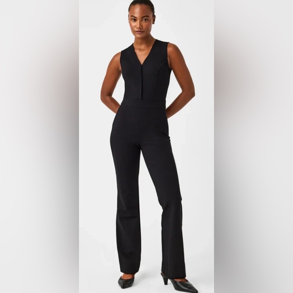 Women's Black Sleeveless V-Neck Jumpsuit